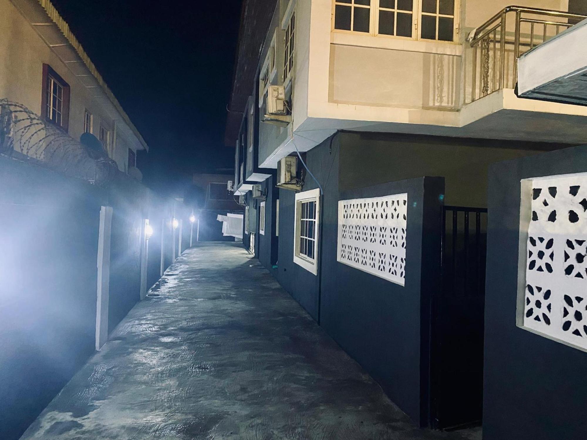 Haute Aparthotel Ikeja Buitenkant foto